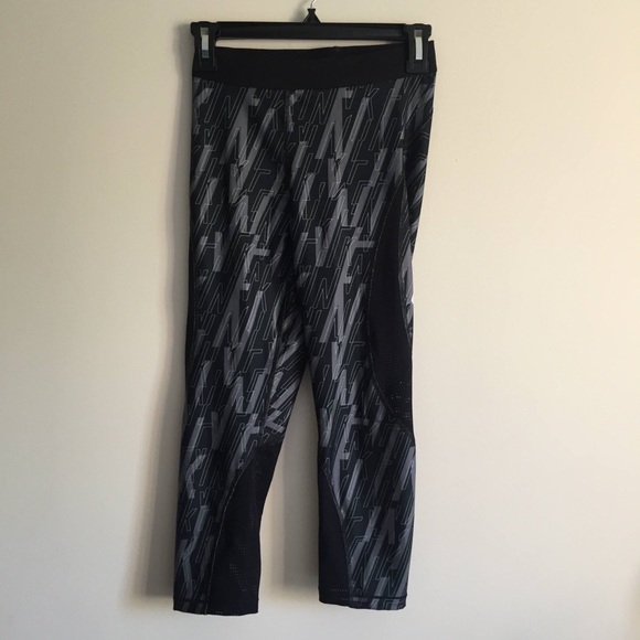 NIKE Graphic Print Grey Black HyperCool Leggings - Picture 2 of 11